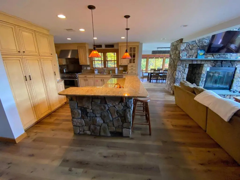 M1 Luxury home a short walk from the Mount Washington Hotel AC heated floor stunning views