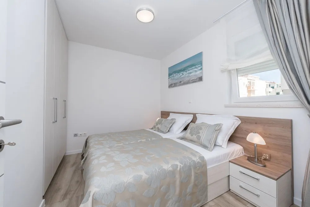 Apartments with pool Villa Zora