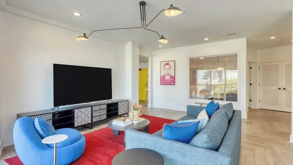 916 Main 12 Unit Buyout - Prvt 2 Floors, Sleeps 88 - Perfect For Group Travel