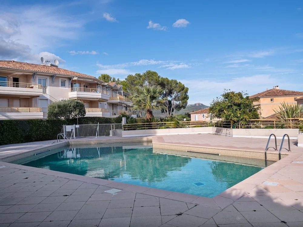 Modern Holiday Home in Saint-raphaël With Private Pool
