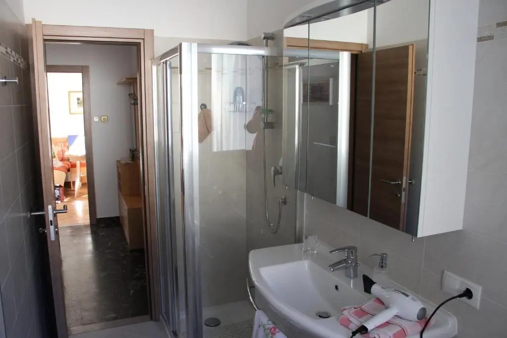 GUESTHOUSE48