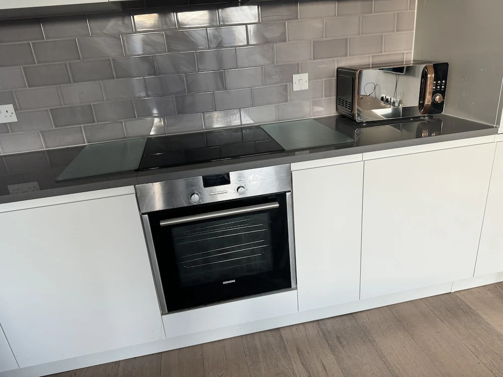 Docklands Stunning 2 bed Apartment London