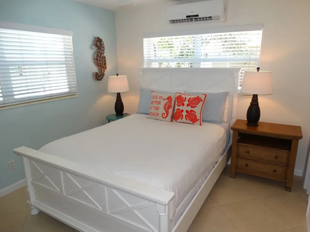 Sunny Shores Inn & Suites