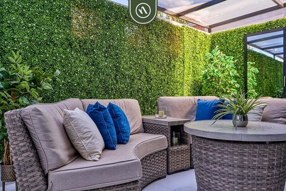 Modern 2BR Condo in Old Town - Private Terrace