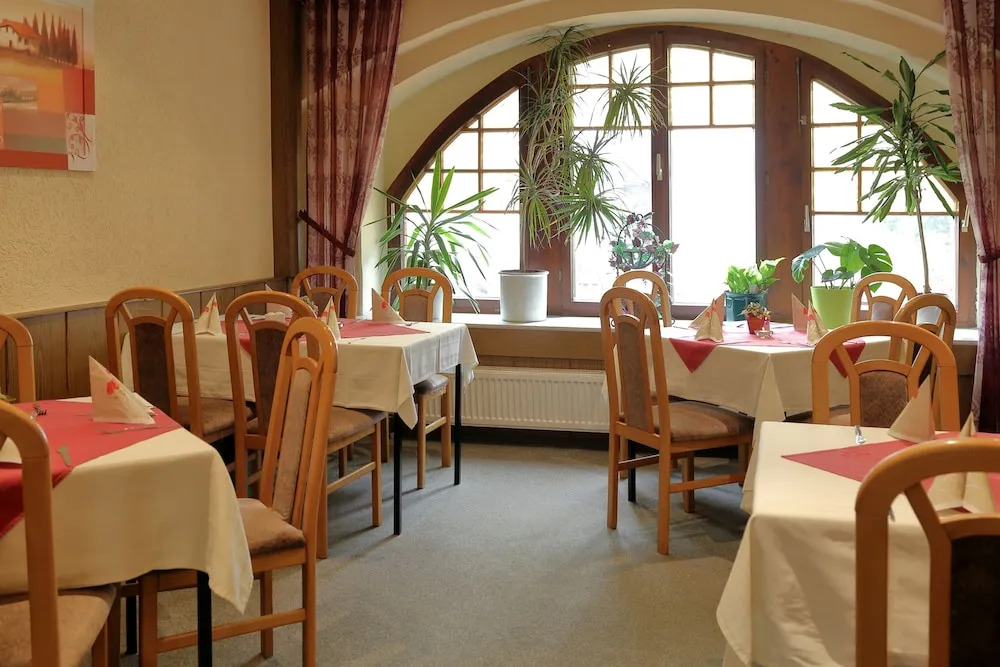 Gasthof und Hotel Roter Hirsch