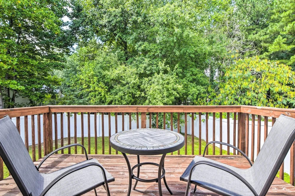 Welcoming Abode w/ Yard ~ 1 Mi to Dtwn Apex!
