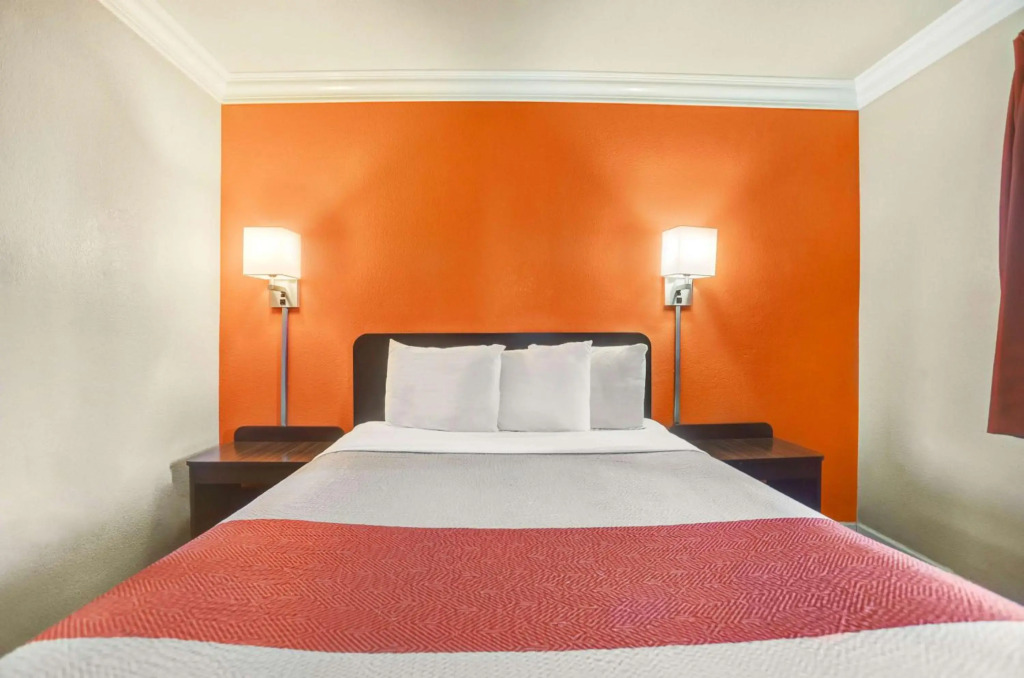Motel 6-Fresno, CA - Belmont Ave