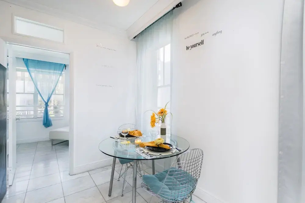 Holiday Apartment on Lincoln Road