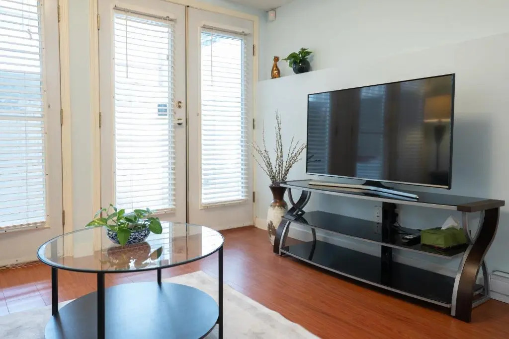Adorable 1-bedroom suit with independent entrance