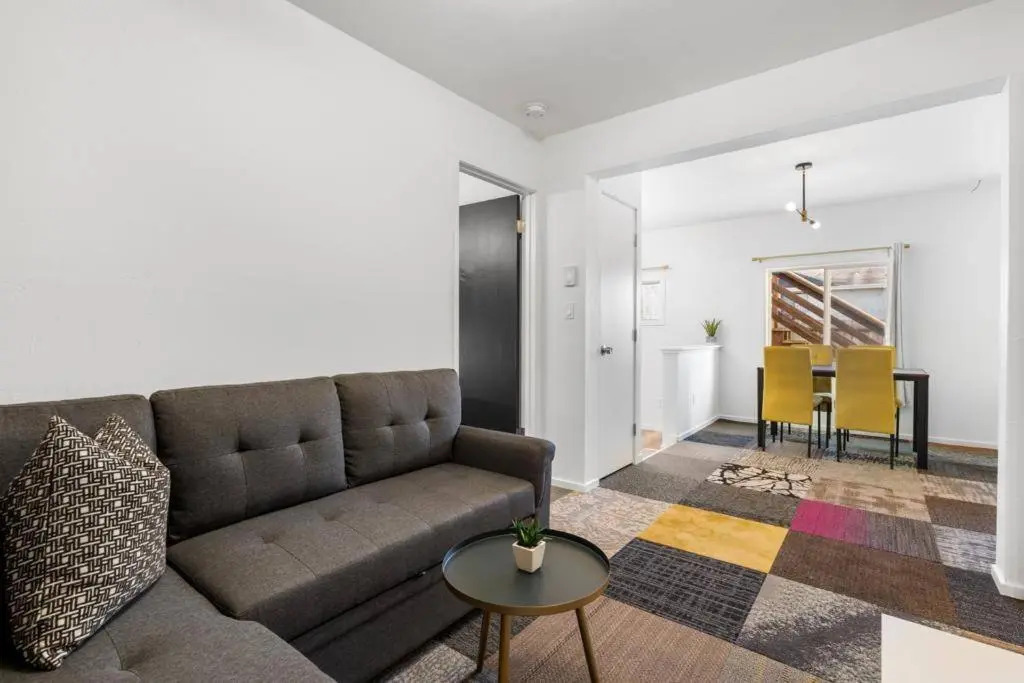 Bright Modern One BR Apartment in SFO