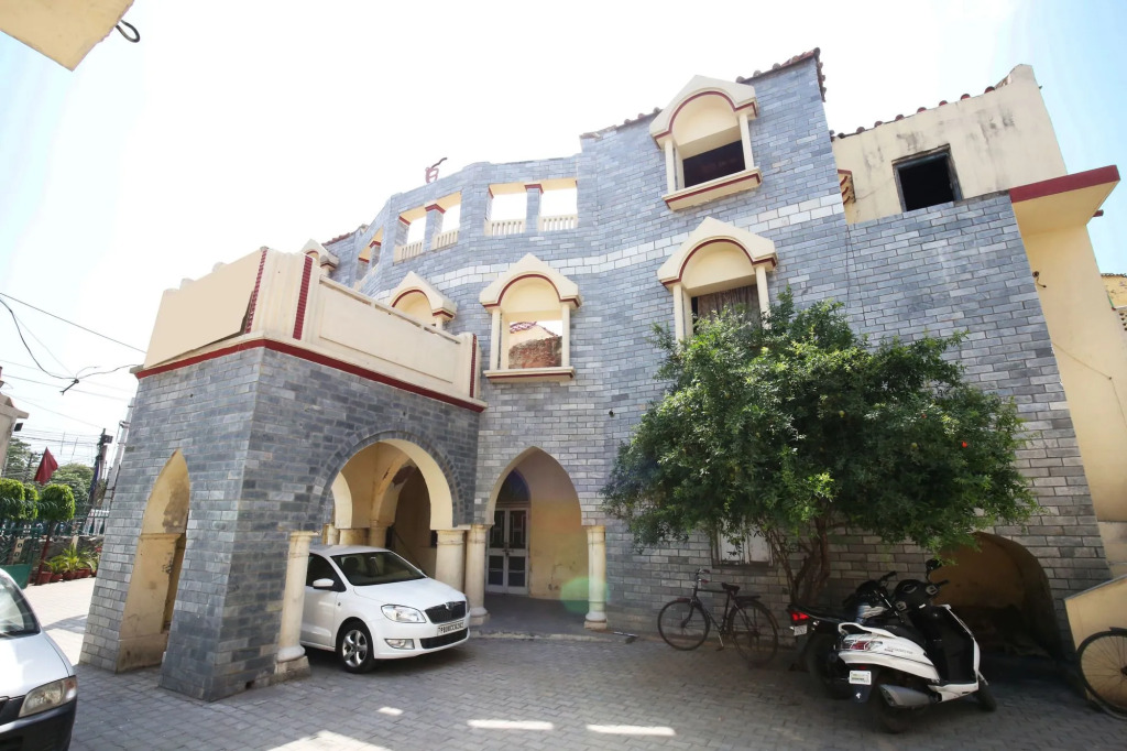 Hotel O Rajmahal