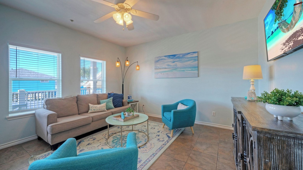2 Condos for 14 Guests at Costa Bahia Pool, Minutes to Beach, Pet-friendly