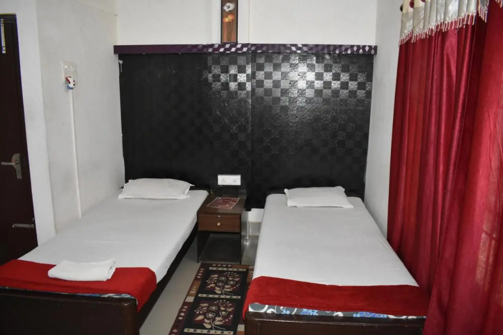 Hotel Indira Lodge