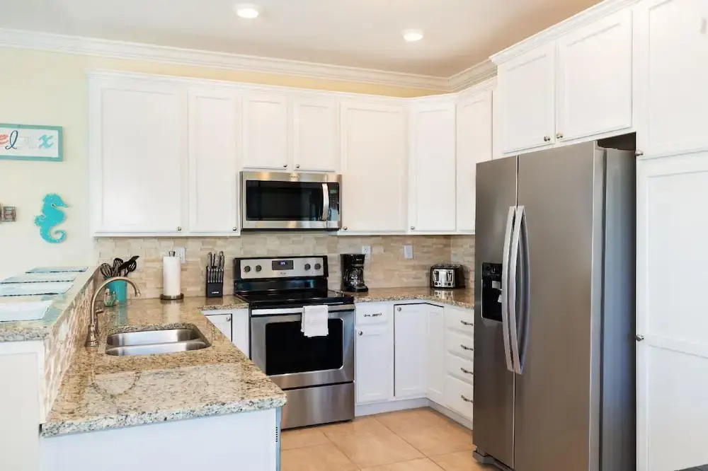 1 Beautiful 4 Bed 3 Bath Pool Home w Free Dock