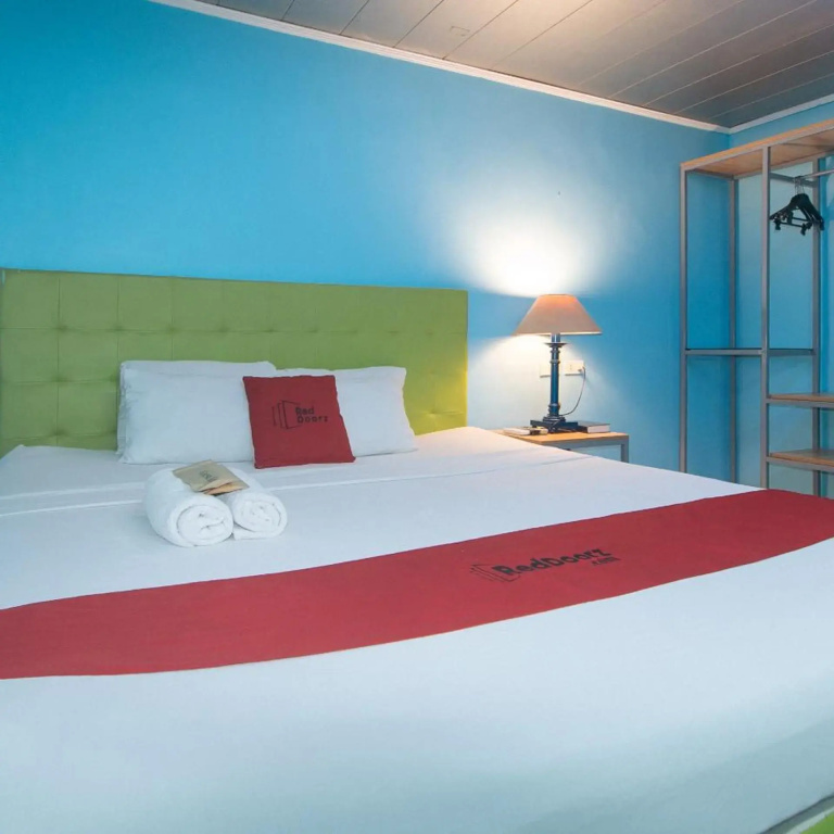RedDoorz Plus at New Era Budget Hotel Near UCMed and Chong Hua Hospital Mandaue FORMER RedDoorz Plus New Era Budget Hotel Mandaue