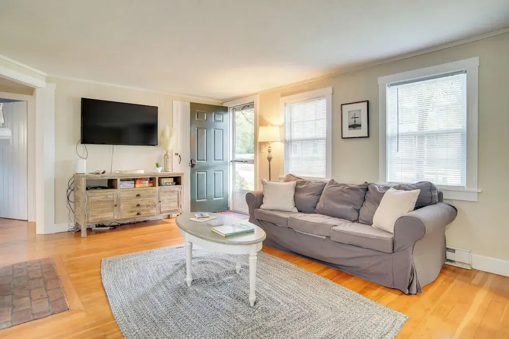 Walk to Beaches & Dining: Classic Cape Cod Cottage
