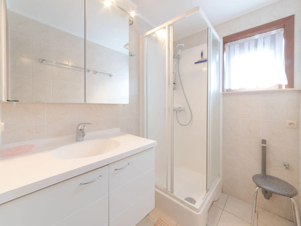 Holiday Home Vissershuisje 9-18 with parking by Interhome