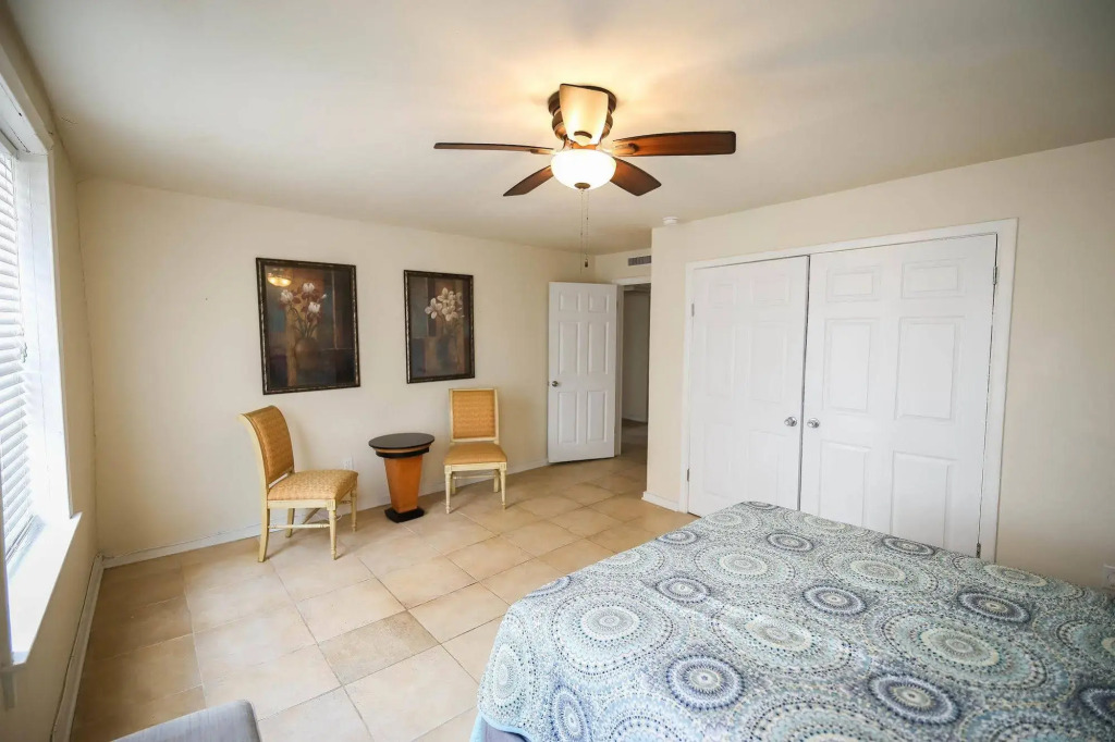 Hosteeva Iberville Street Suites