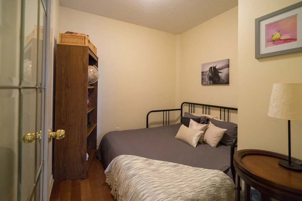 Applewood Suites - 2 Bdrm King West