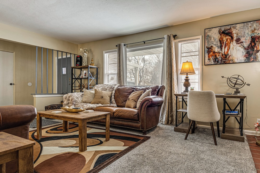 1 Mi to Butler! Family-friendly Indianapolis Home