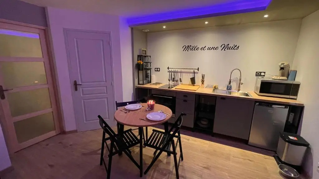 Mille et une nuit, appartement en RDC avec exterieur et parking