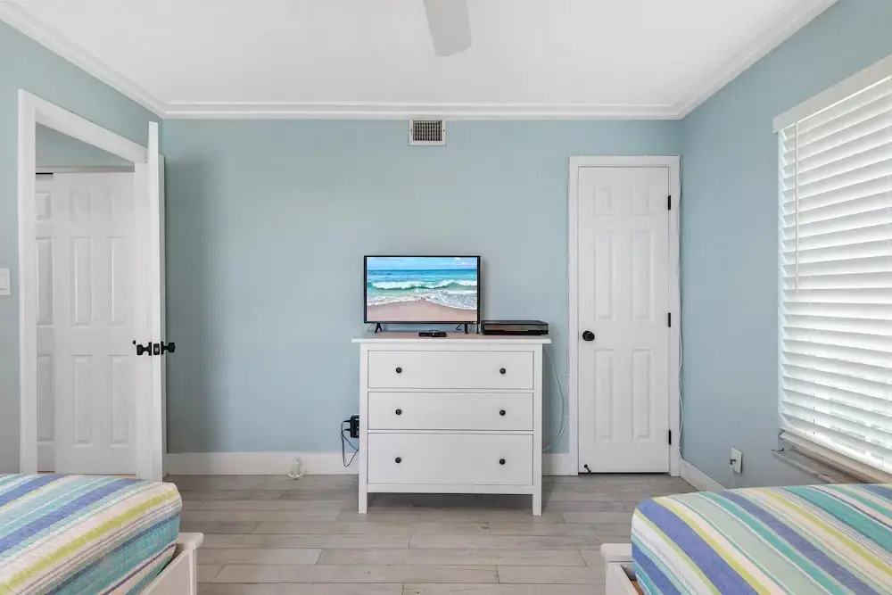 Colony Beach Club 101