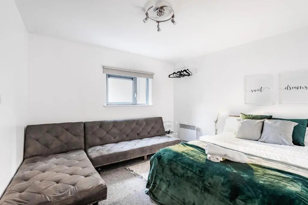 Air Host and Stay - Argyle Apartment sleeps 4 City Centre