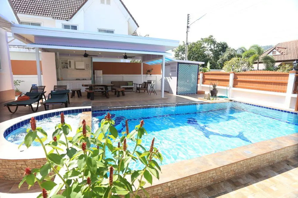 Tropical Hill Pool Villa