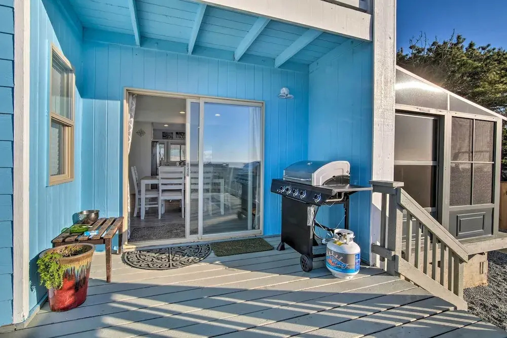 Gold Beach Home w/ Hot Tub, 1/4 Mi to Beach