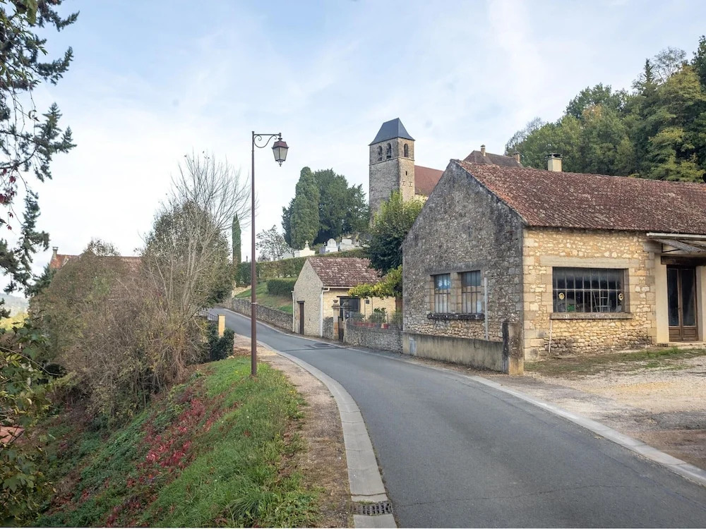 Tasteful Holiday Home in Marnac with Garden