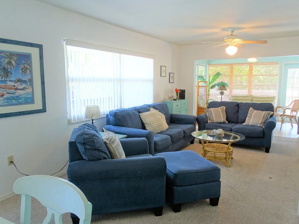 Point of Rocks Home 1010-1012 6 Bedrooms 6 Bathrooms Home