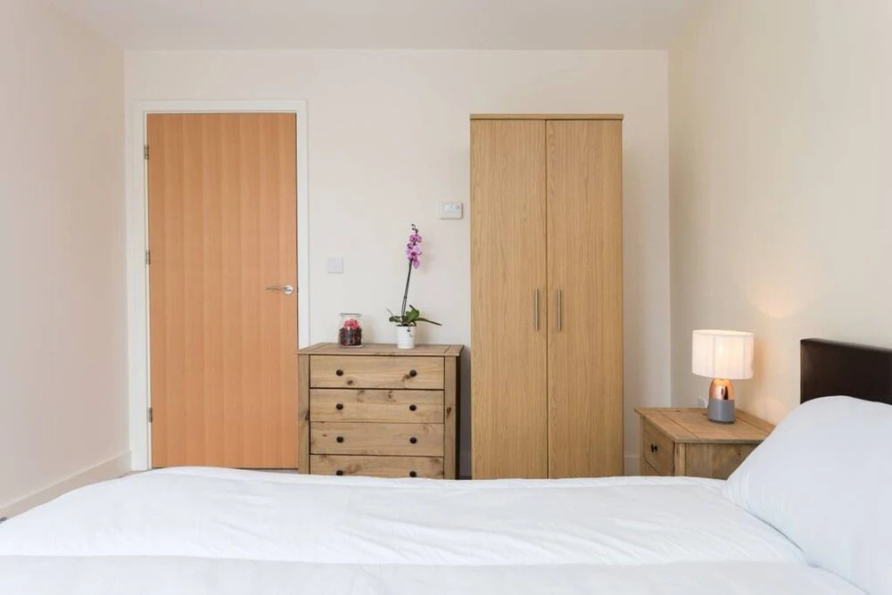 3 Bedroom Apartment Sleeps 6 in Clapham South