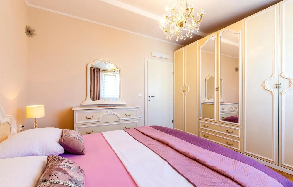Nice Home in Kastel Novi With Wifi and 3 Bedrooms