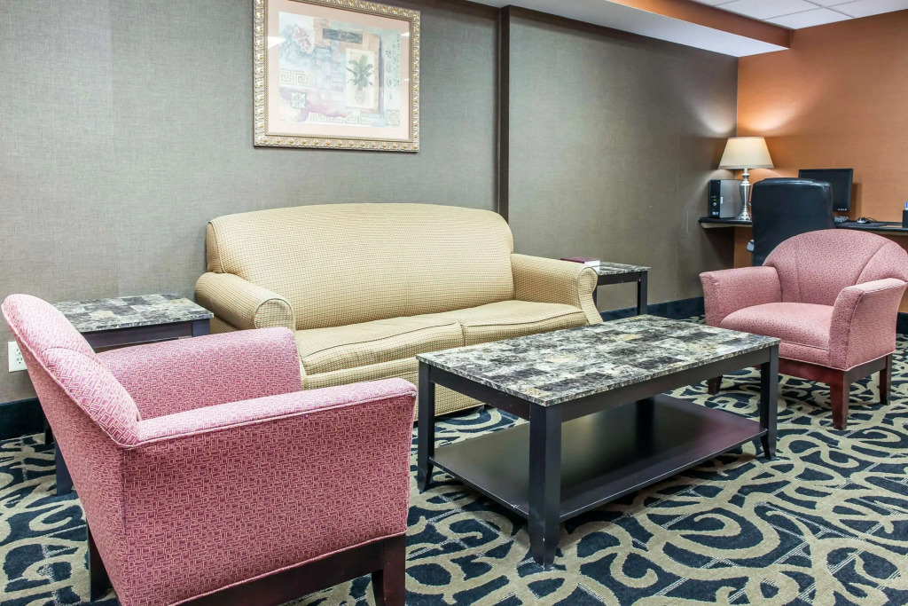 Quality Inn Defiance