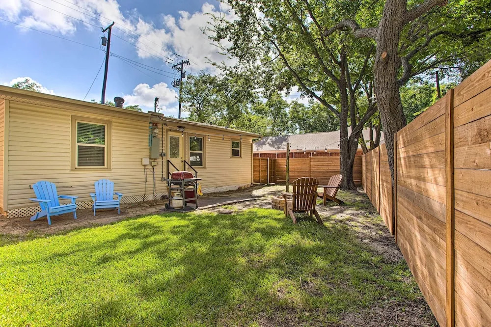 Walk to Dtwn Forney: 'gigi's Place' w/ Fire Pit