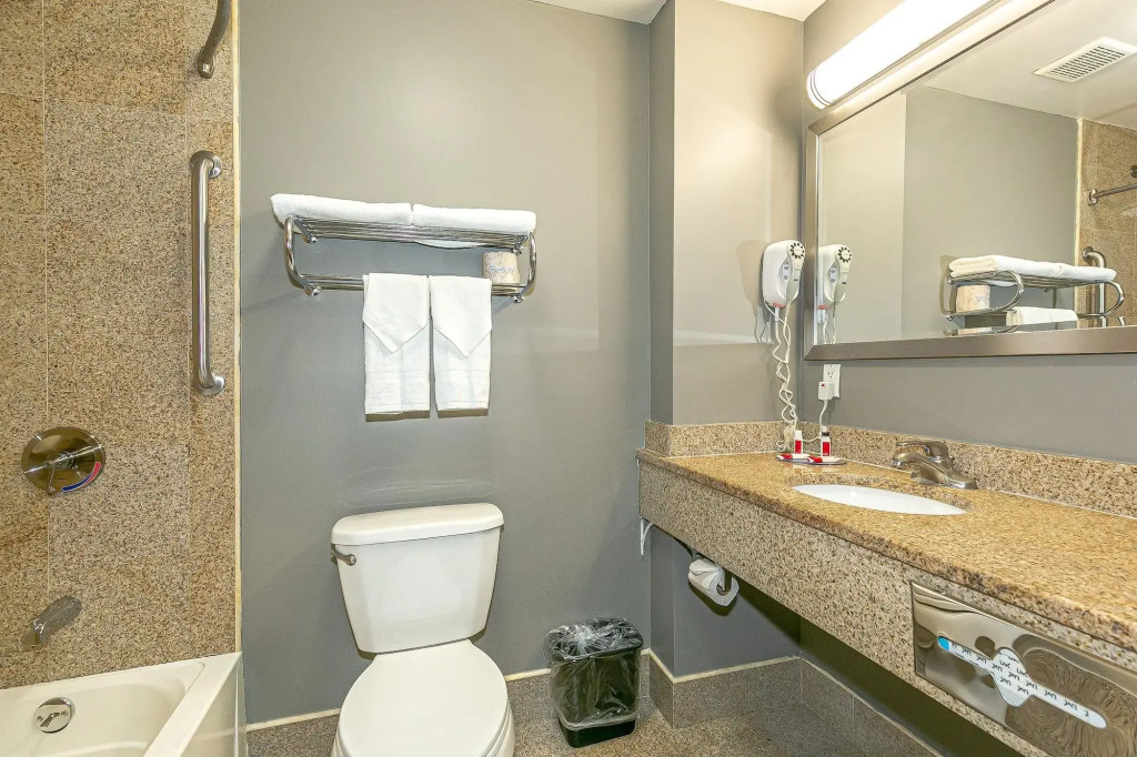 Ozone Inn & Suites