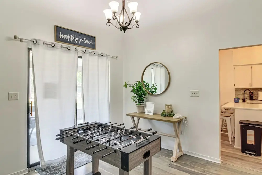 Navarre Home w/ Game Area + Screened-in Porch