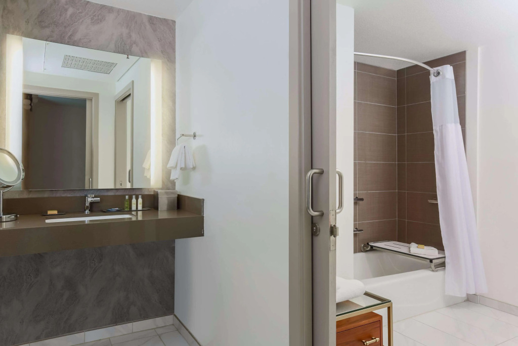 DoubleTree Suites by Hilton Hotel Sacramento - Rancho Cordova
