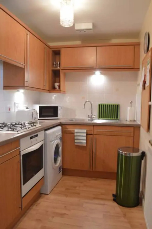 2 Bedroom Apartment off Leith Walk Sleeps 5