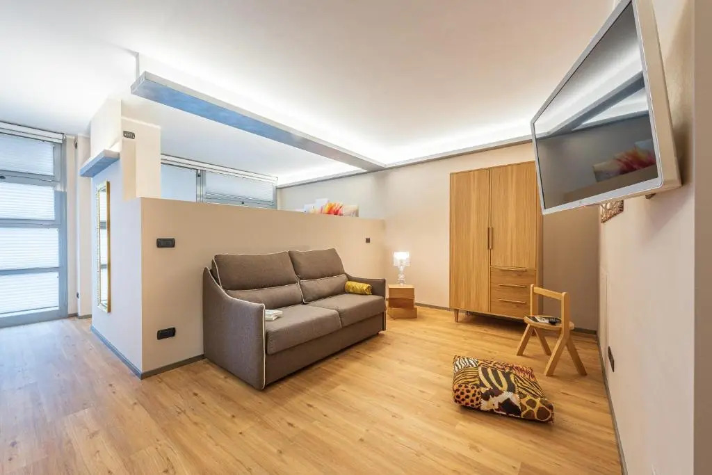Room 176, Alba Town
