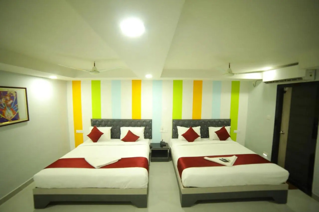 HOTEL BLUE MOON