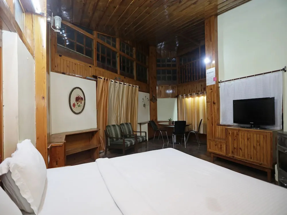 OYO 14300 Home Pleasant 3BHK Mount View Cottage, Prini