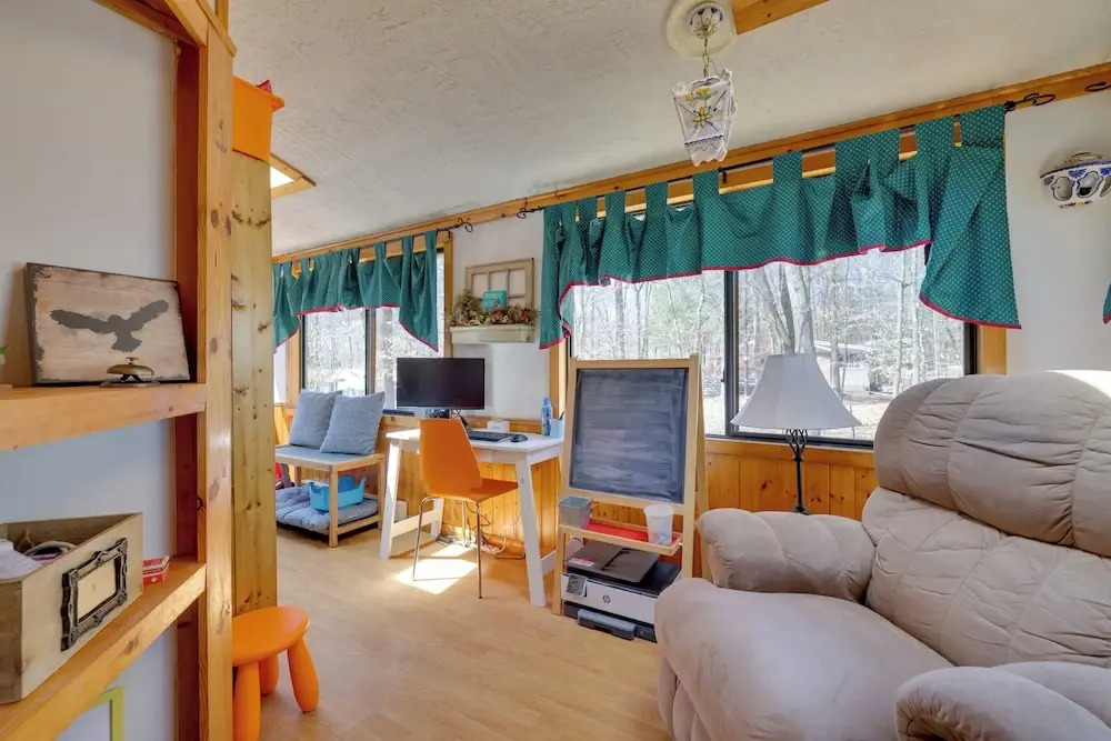 Walk to Beach: Pocono Lake Cabin w/ Pool Access!