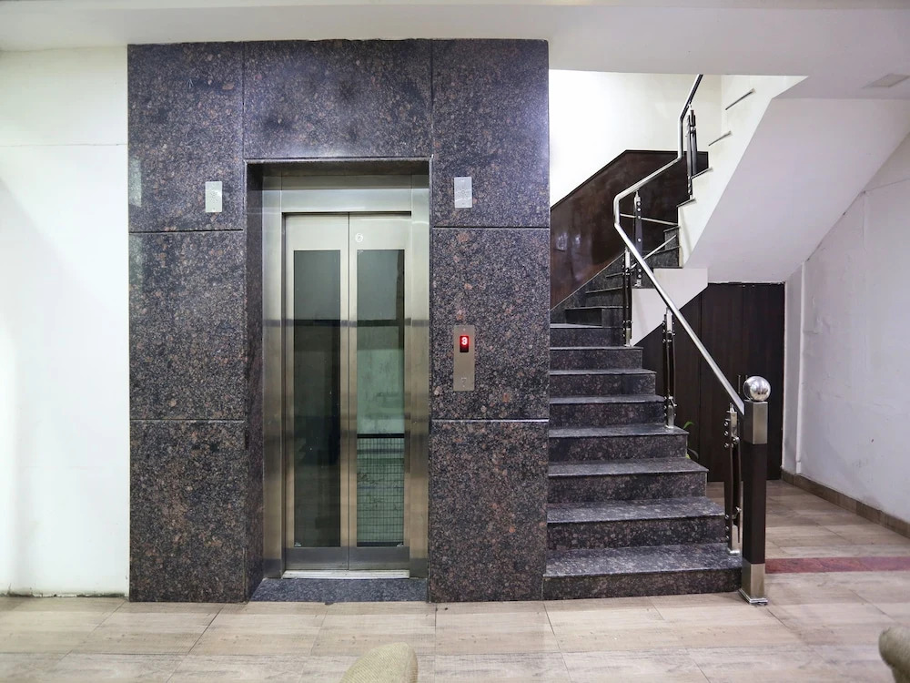 OYO 12027 Hotel Amara
