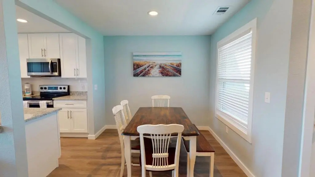 AH-H229 Newly Remodeled Second Floor Condo, Overlooking PoolHot Tub