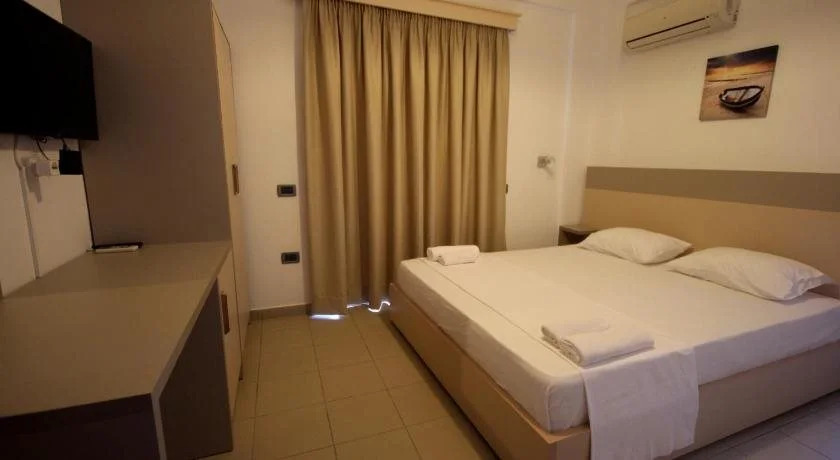 J & B Hotel