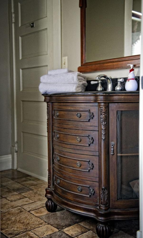 Vintage Charm Bed and Breakfast Hotel