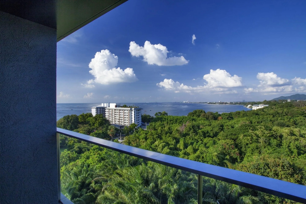 Balcony Seaside Sriracha Hotel & Serviced Apartments