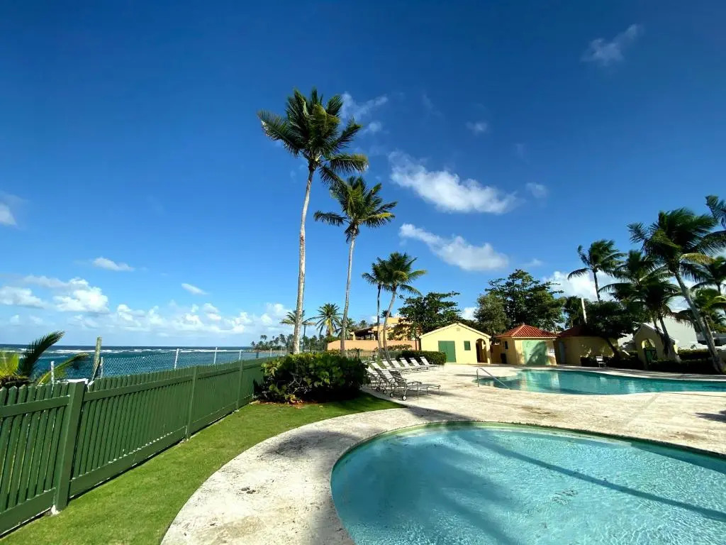 Villa Coral Reef- 4br with Community Pool Overlooking Ocean