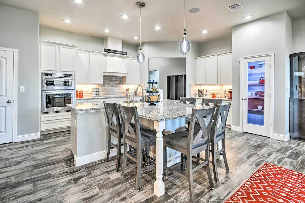 Modern Amarillo House w/ Fire Pit + Hot Tub!